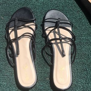 Rogue helium sandal size 10 black guc
